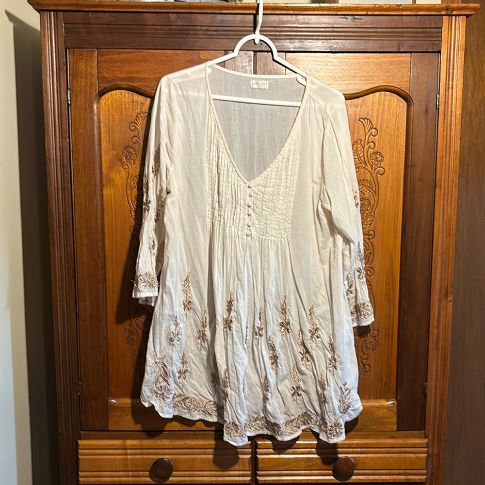 Cream colored v neck tunic w/gold embroidery, covered buttons & pleated bodice